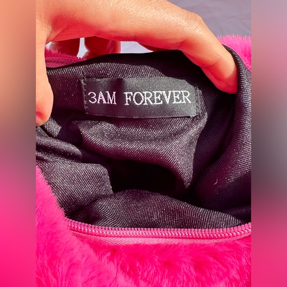 3 AM‎ Forever pink fuzzy shoulder bag- NWOT - Picture 2 of 5